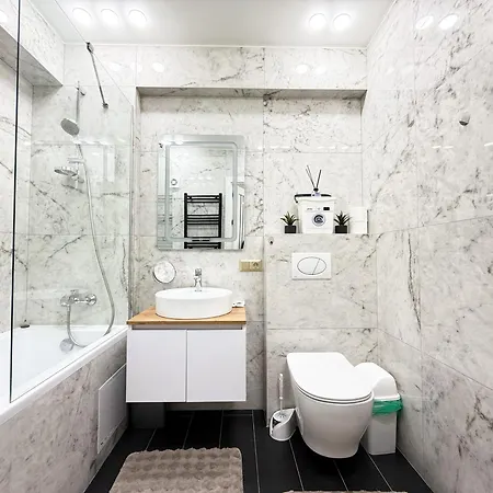 Renthouse Diplomat Apartment