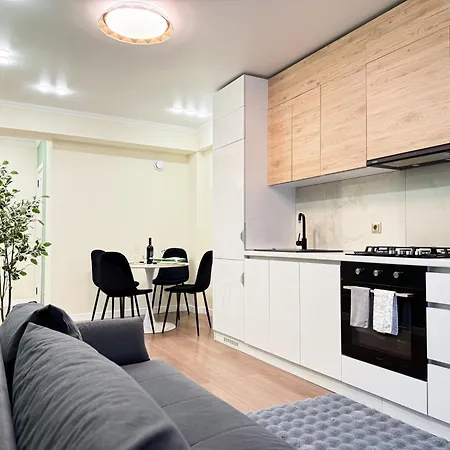 Renthouse Diplomat Apartment