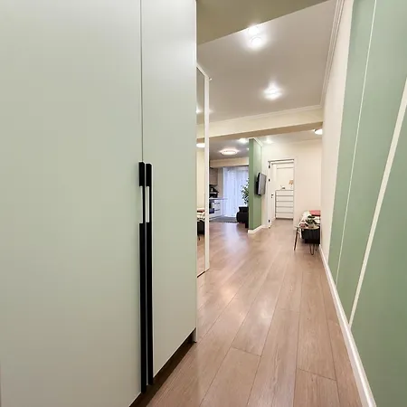 Renthouse Diplomat Apartment